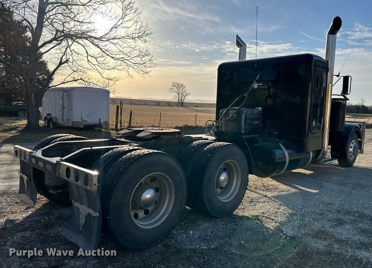 image for item DQ6334 1996 Peterbilt 379 semi truck