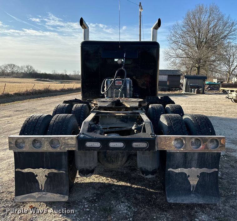 image for item DQ6334 1996 Peterbilt 379 semi truck