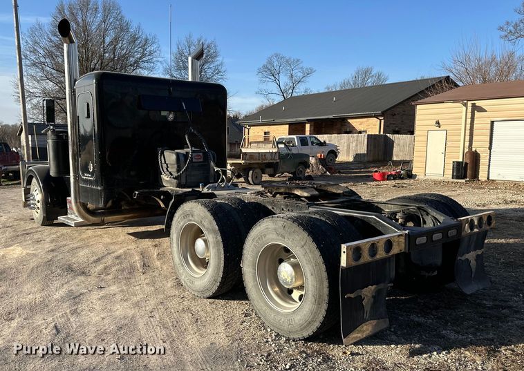 image for item DQ6334 1996 Peterbilt 379 semi truck