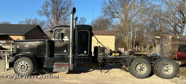 image for item DQ6334 1996 Peterbilt 379 semi truck