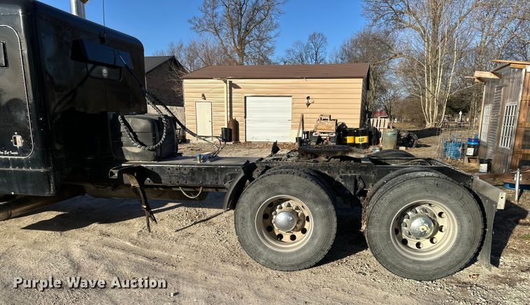 image for item DQ6334 1996 Peterbilt 379 semi truck