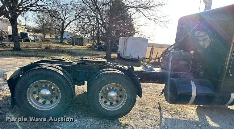 image for item DQ6334 1996 Peterbilt 379 semi truck