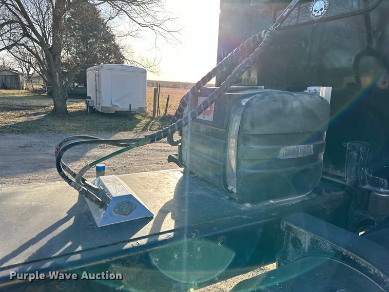 image for item DQ6334 1996 Peterbilt 379 semi truck