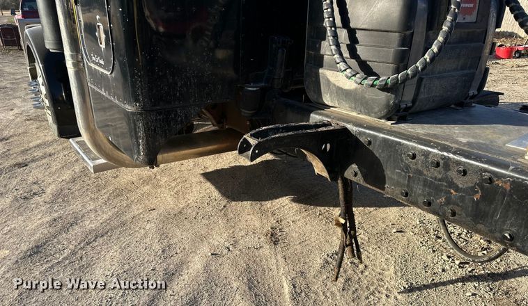 image for item DQ6334 1996 Peterbilt 379 semi truck