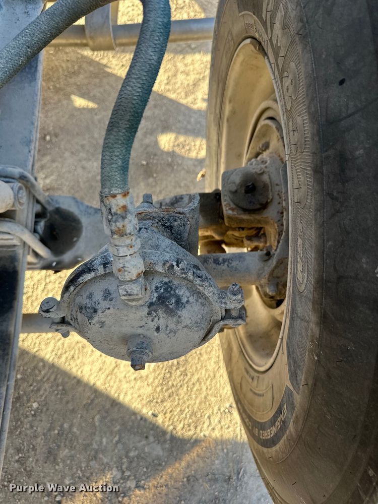 image for item DQ6334 1996 Peterbilt 379 semi truck