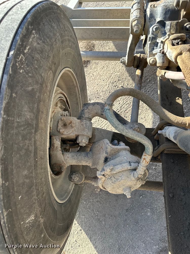 image for item DQ6334 1996 Peterbilt 379 semi truck