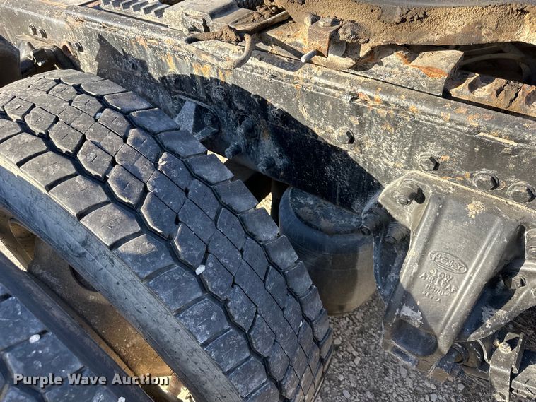 image for item DQ6334 1996 Peterbilt 379 semi truck