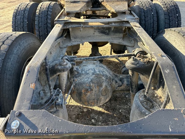 image for item DQ6334 1996 Peterbilt 379 semi truck