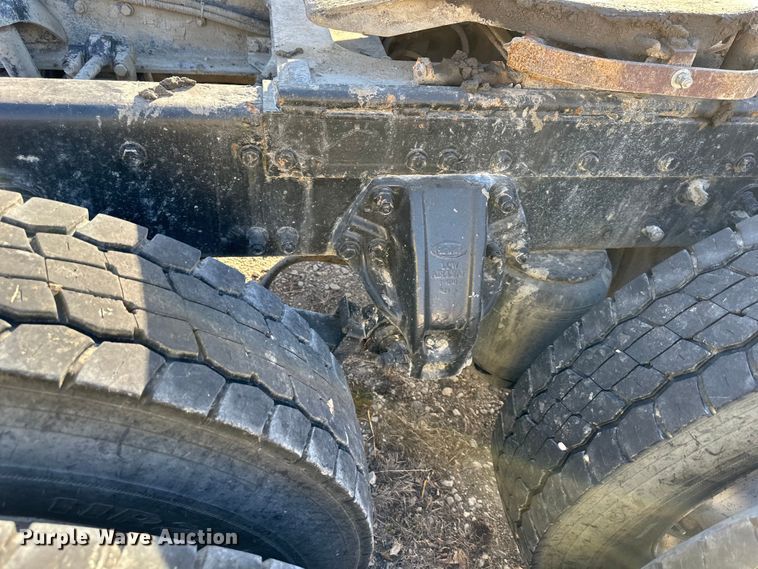 image for item DQ6334 1996 Peterbilt 379 semi truck