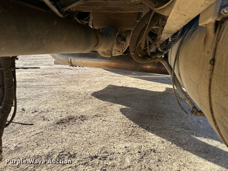 image for item DQ6334 1996 Peterbilt 379 semi truck