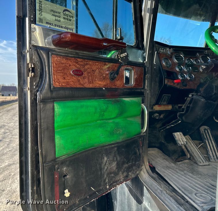 image for item DQ6334 1996 Peterbilt 379 semi truck