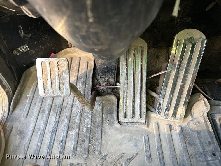 image for item DQ6334 1996 Peterbilt 379 semi truck