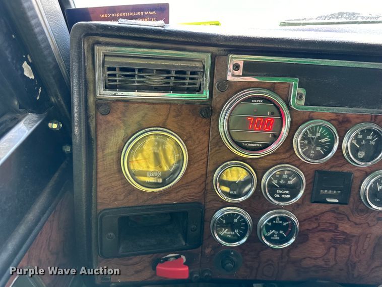 image for item DQ6334 1996 Peterbilt 379 semi truck