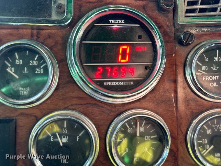 image for item DQ6334 1996 Peterbilt 379 semi truck