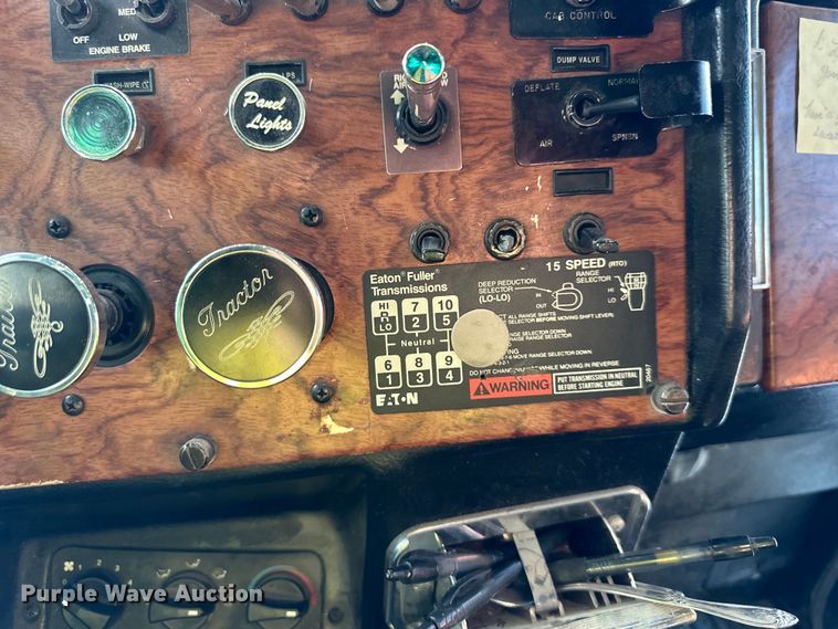 image for item DQ6334 1996 Peterbilt 379 semi truck