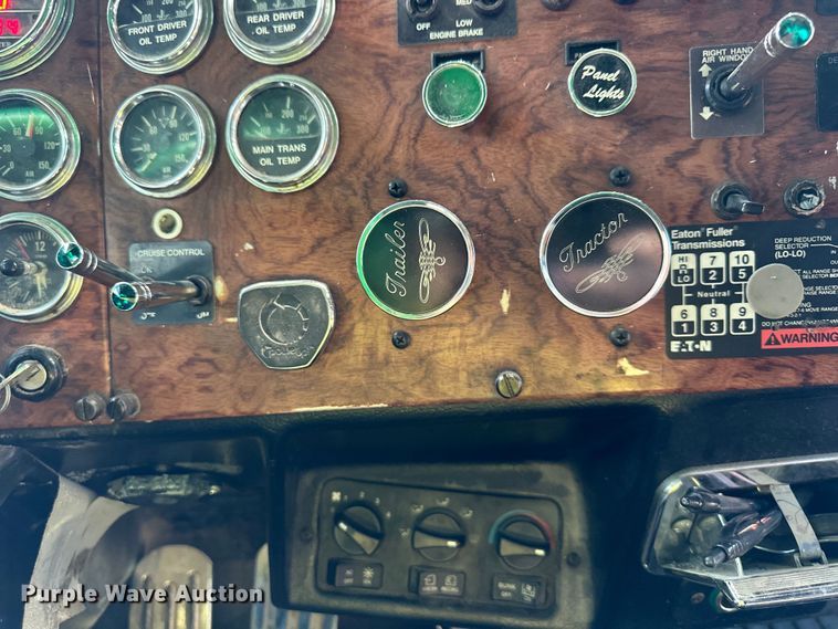 image for item DQ6334 1996 Peterbilt 379 semi truck