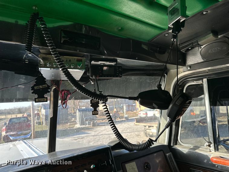 image for item DQ6334 1996 Peterbilt 379 semi truck