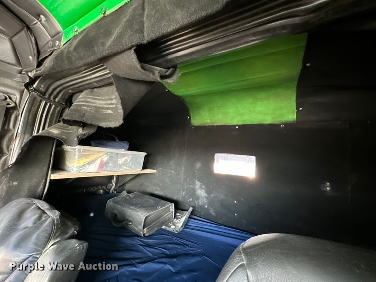 image for item DQ6334 1996 Peterbilt 379 semi truck