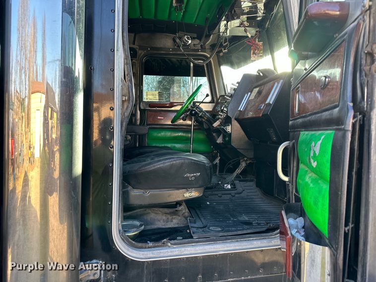 image for item DQ6334 1996 Peterbilt 379 semi truck