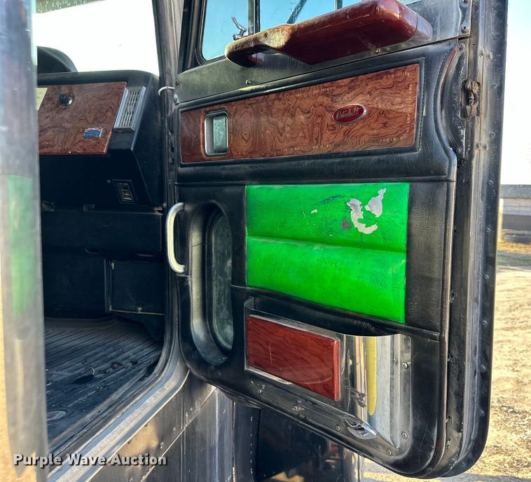 image for item DQ6334 1996 Peterbilt 379 semi truck