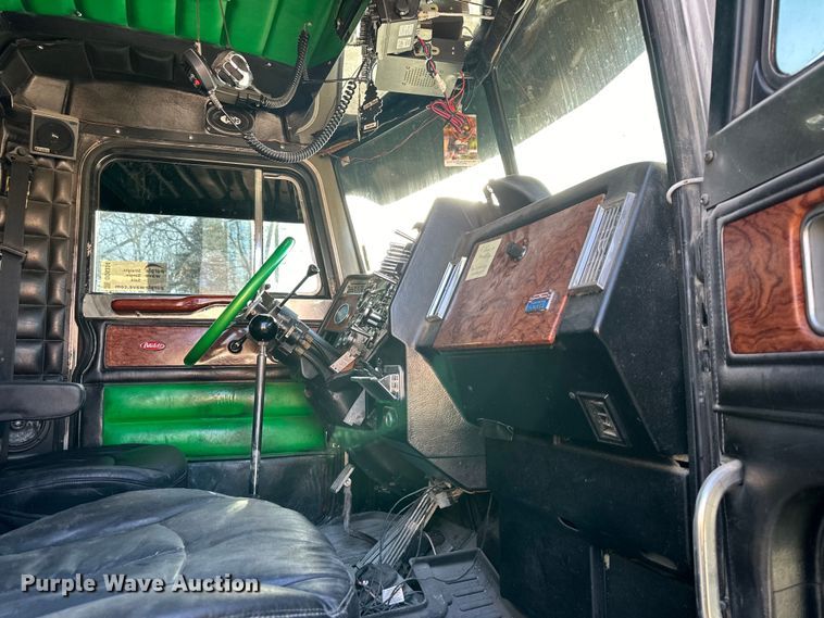 image for item DQ6334 1996 Peterbilt 379 semi truck