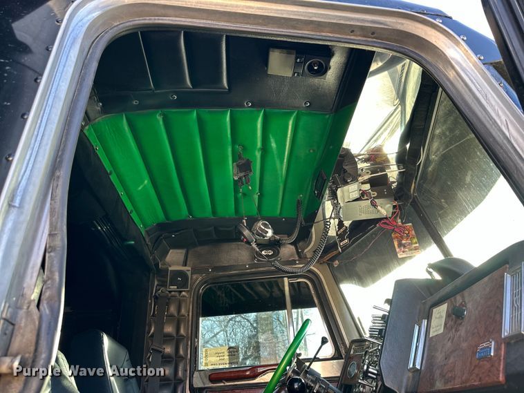 image for item DQ6334 1996 Peterbilt 379 semi truck