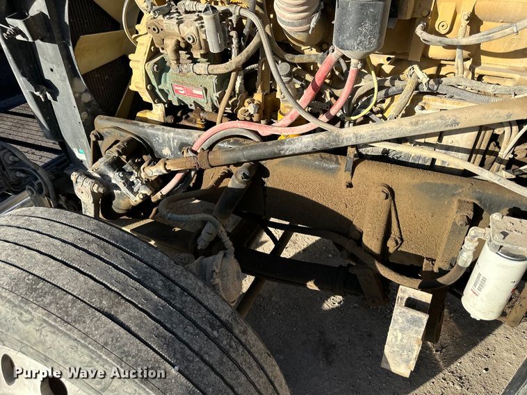 image for item DQ6334 1996 Peterbilt 379 semi truck