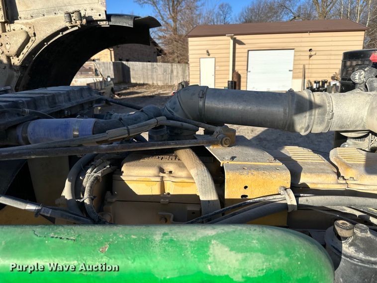 image for item DQ6334 1996 Peterbilt 379 semi truck