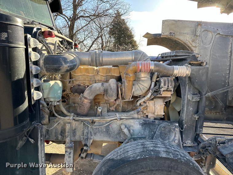 image for item DQ6334 1996 Peterbilt 379 semi truck
