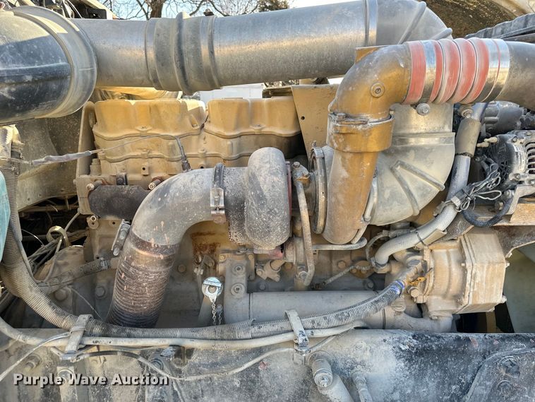 image for item DQ6334 1996 Peterbilt 379 semi truck