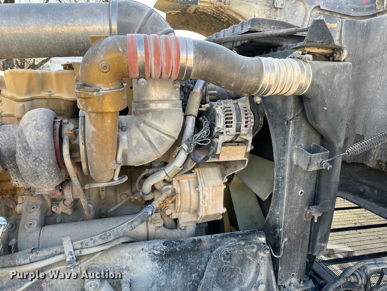 image for item DQ6334 1996 Peterbilt 379 semi truck