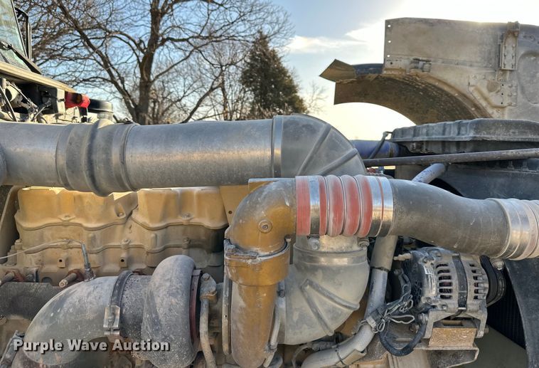 image for item DQ6334 1996 Peterbilt 379 semi truck