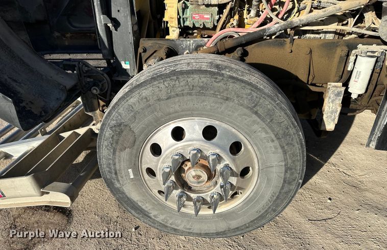 image for item DQ6334 1996 Peterbilt 379 semi truck