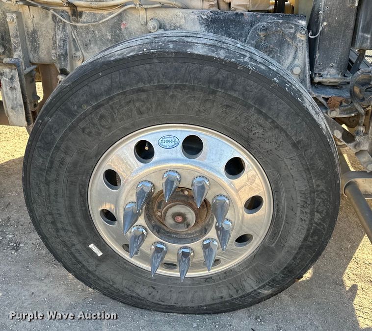 image for item DQ6334 1996 Peterbilt 379 semi truck