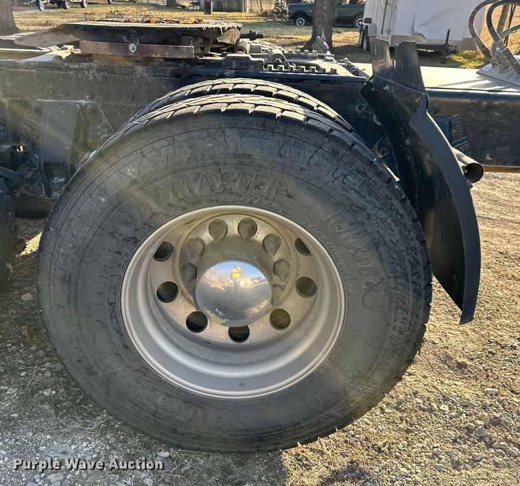 image for item DQ6334 1996 Peterbilt 379 semi truck