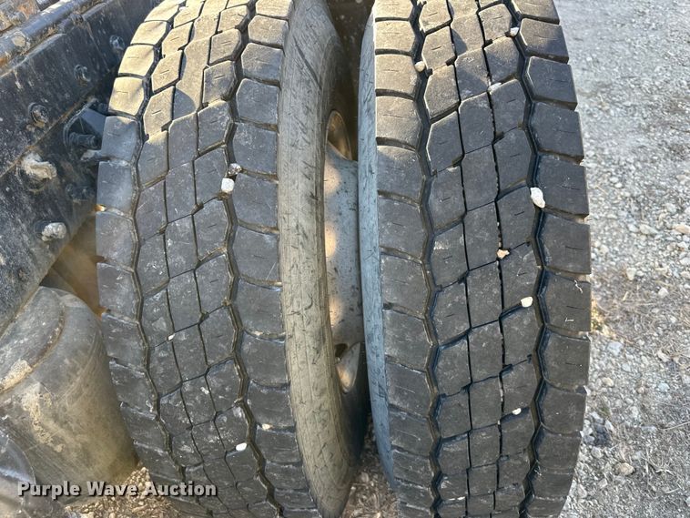 image for item DQ6334 1996 Peterbilt 379 semi truck