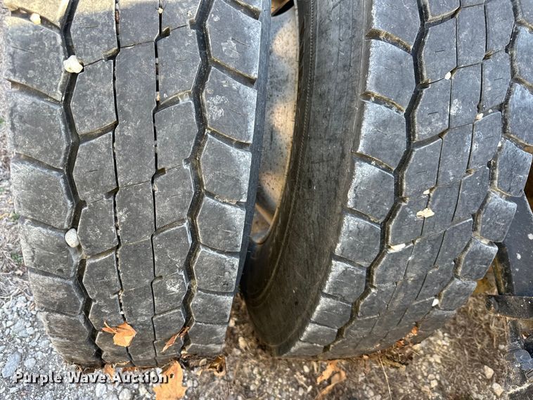 image for item DQ6334 1996 Peterbilt 379 semi truck