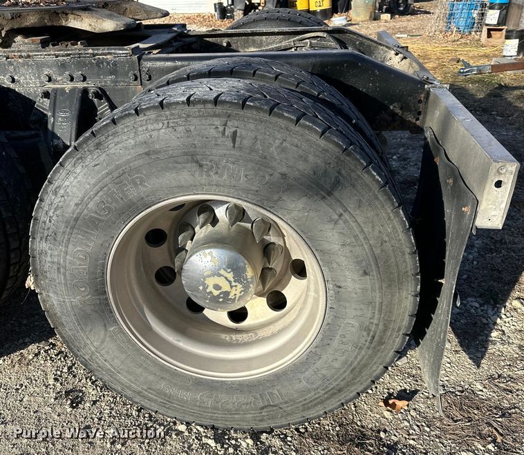 image for item DQ6334 1996 Peterbilt 379 semi truck