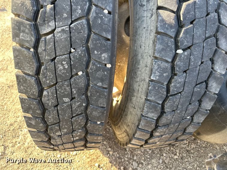 image for item DQ6334 1996 Peterbilt 379 semi truck