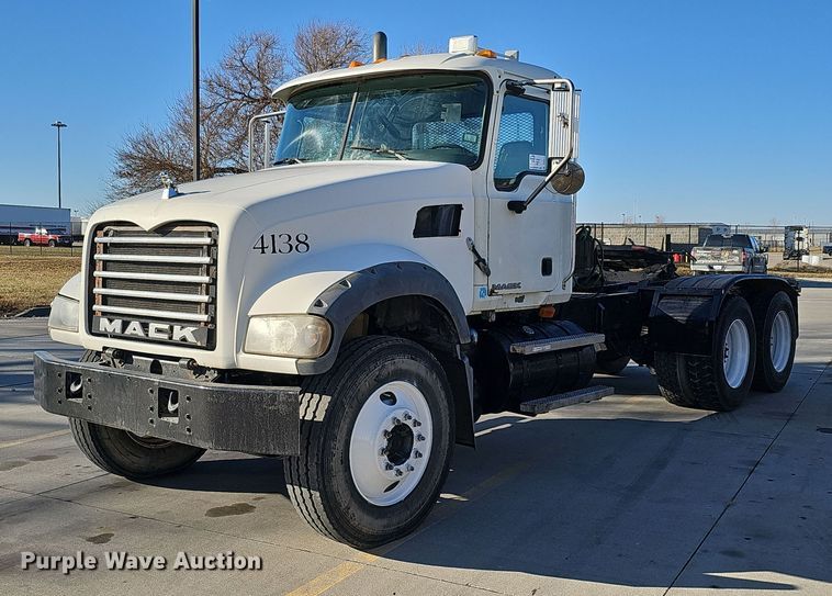 image for item DQ8517 2007 Mack Granite semi truck