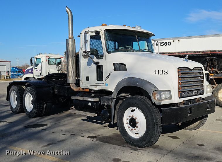 image for item DQ8517 2007 Mack Granite semi truck