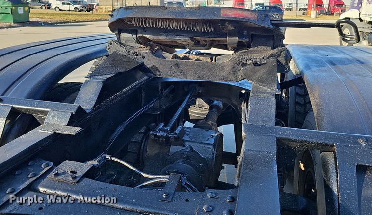 image for item DQ8517 2007 Mack Granite semi truck