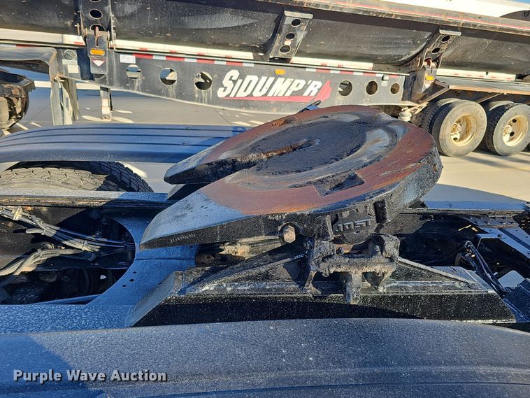 image for item DQ8517 2007 Mack Granite semi truck