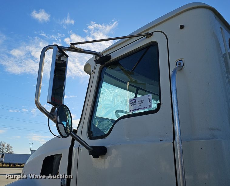 image for item DQ8517 2007 Mack Granite semi truck