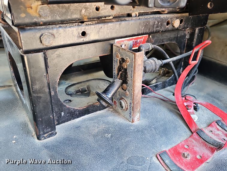 image for item DQ8517 2007 Mack Granite semi truck