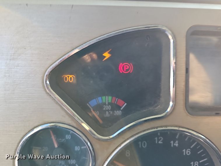 image for item DQ8517 2007 Mack Granite semi truck