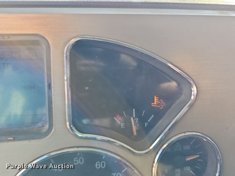 image for item DQ8517 2007 Mack Granite semi truck