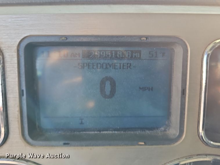 image for item DQ8517 2007 Mack Granite semi truck