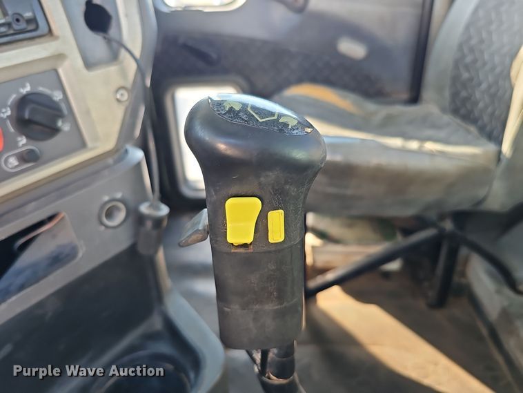 image for item DQ8517 2007 Mack Granite semi truck