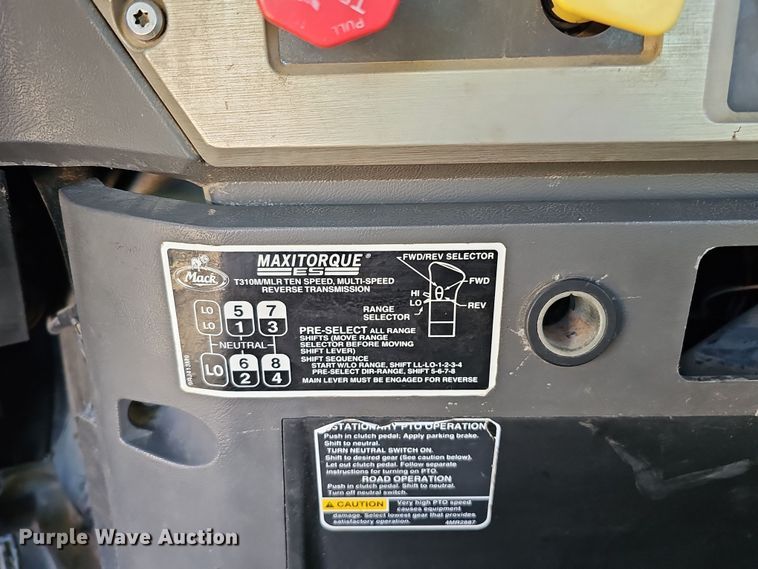 image for item DQ8517 2007 Mack Granite semi truck